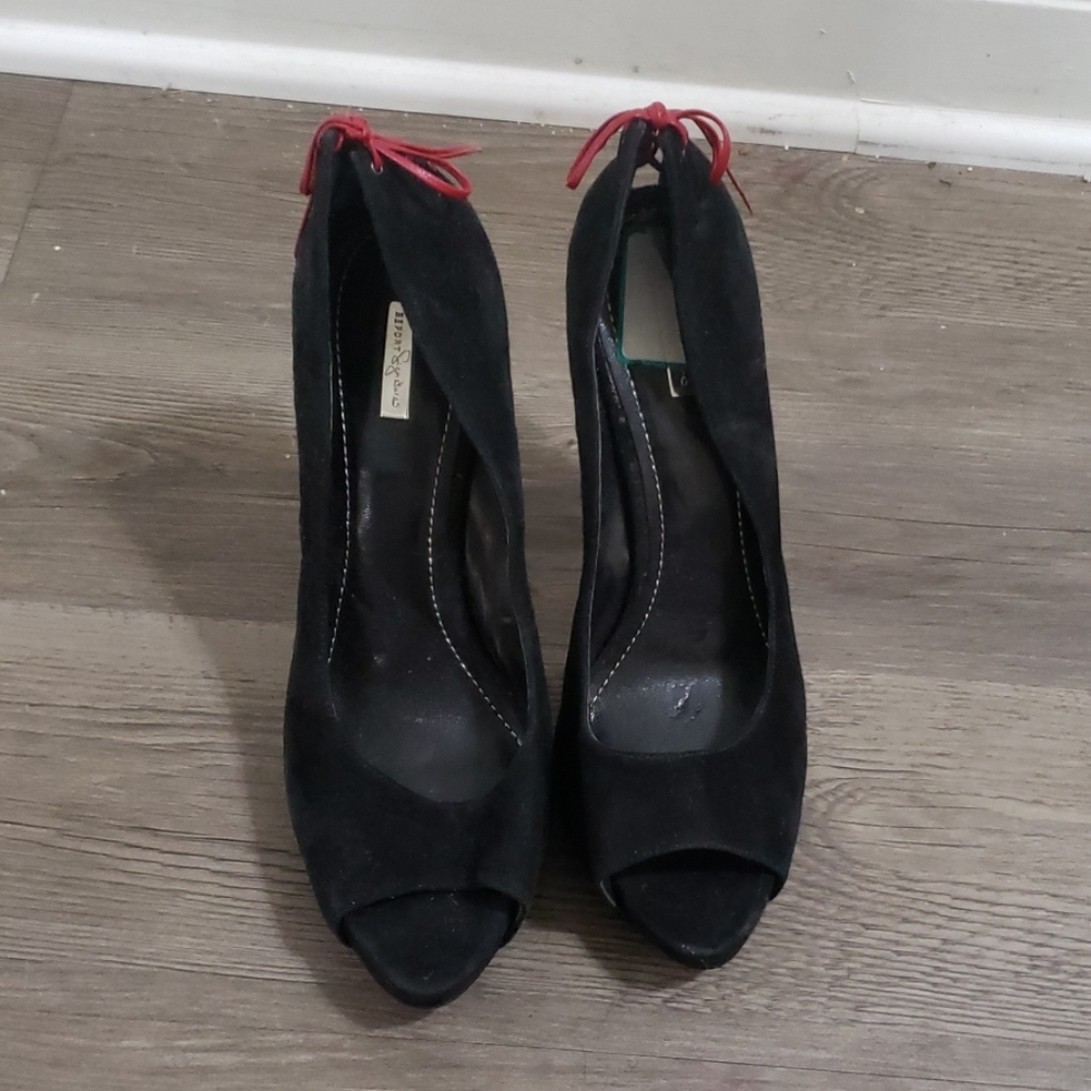 Black heels with red heel lace